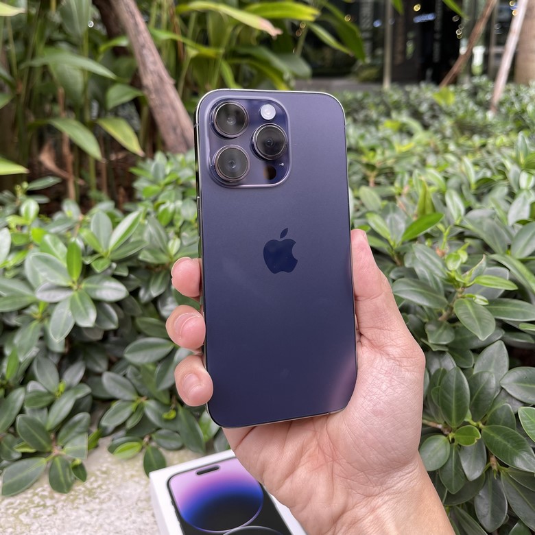 Giá iPhone 14 Pro Max màu tím: iPhone 14 Pro Max màu tím không chỉ thu hút bởi thiết kế đẹp mắt, mà còn ở giá cả phải chăng. Hãy xem hình ảnh để có nhiều thông tin hơn về giá cả và sự đáng giá của sản phẩm này.