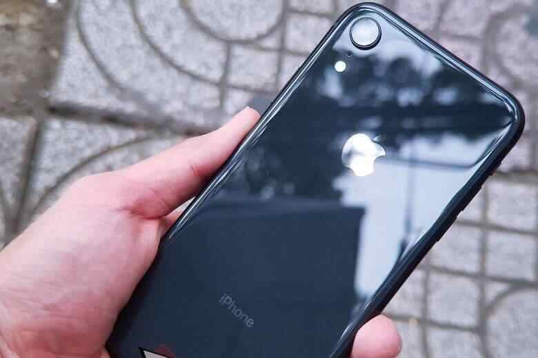 trên tay iPhone Xr 