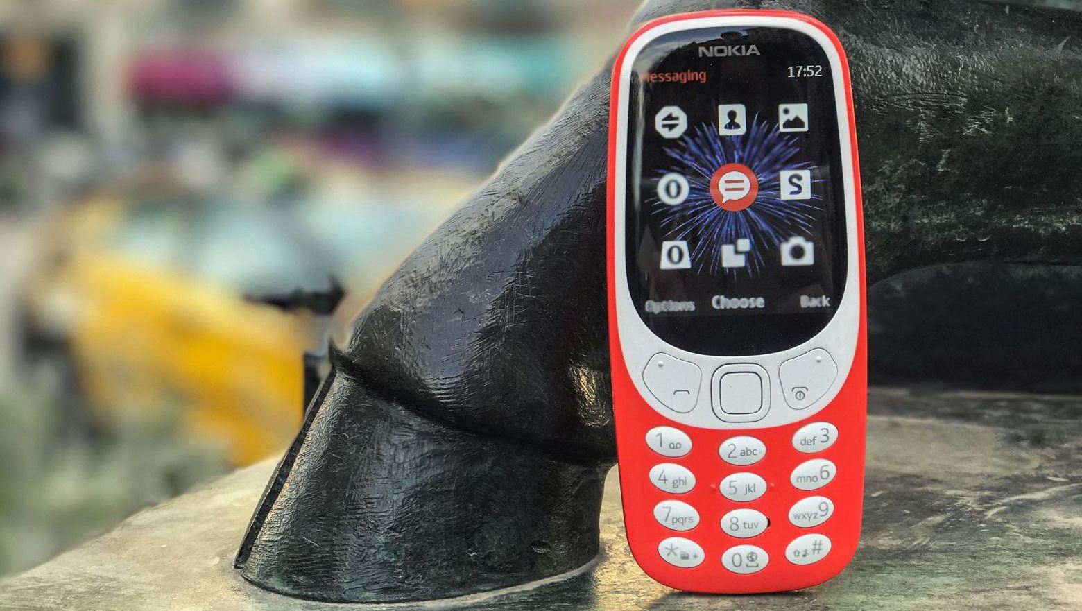 Nokia 3310 mới: Chiếc điện thoại huyền thoại đã trở lại với một phiên bản mới đầy bất ngờ. Với dung lượng pin cực khủng và thiết kế cứng cáp, Nokia 3310 mới là sự lựa chọn lí tưởng cho những người yêu thích sự bền bỉ và tiện dụng trong cuộc sống.