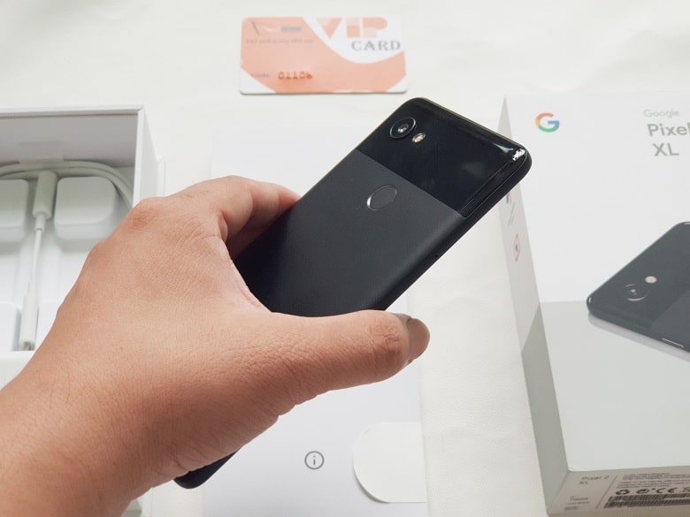 thiết kế Google Pixel 2 XL