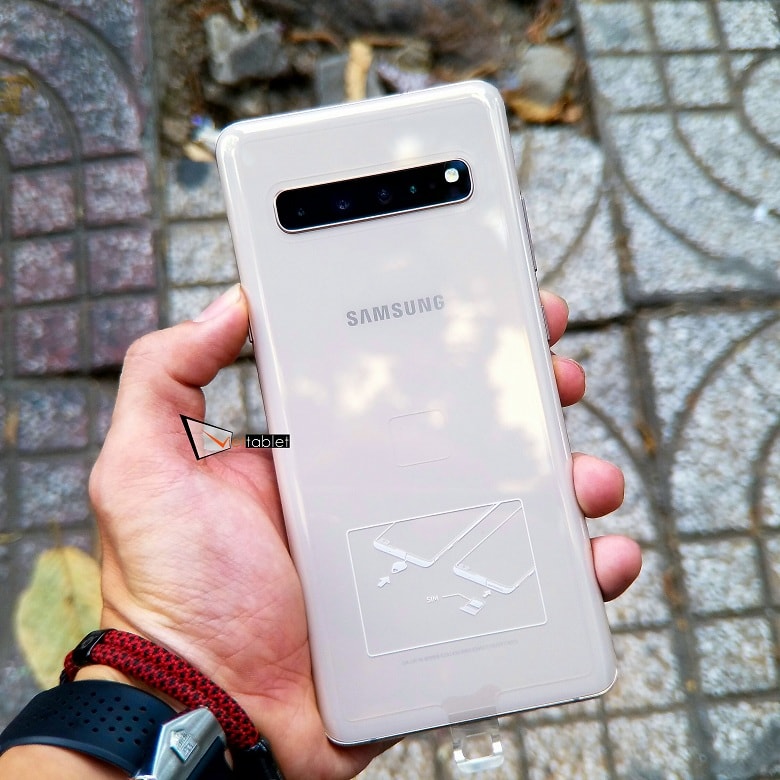 Bạn đang tìm kiếm smartphone 5G với giá hợp lý? Samsung Galaxy S10 5G sẽ là sự lựa chọn tuyệt vời cho bạn. Với những tính năng vượt trội và thiết kế đỉnh cao, sản phẩm này xứng đáng là chiếc điện thoại đáng mua nhất.