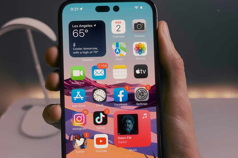 iPhone 14 Pro Max là chiếc điện thoại đáng mua nhất năm nay, với nhiều tính năng nâng cao hơn trước. Bạn sẽ được trải nghiệm các tính năng tuyệt vời như chụp ảnh ban đêm, quay phim siêu nét và hiệu ứng mượt mà hơn trước. Đánh giá đầy đủ ngay để có thông tin chi tiết hơn.
